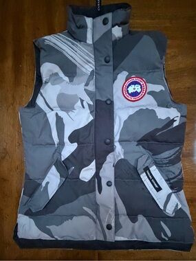 Canada Goose CAMO Vest-NEW w/o tags
